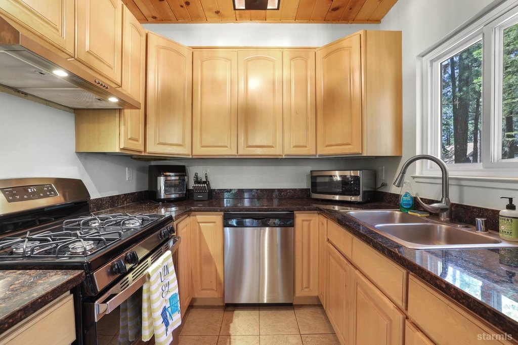 South Lake Tahoe, California, 96150, United States, 3 Bedrooms Bedrooms, ,2 BathroomsBathrooms,Residential,Forsale,1886457