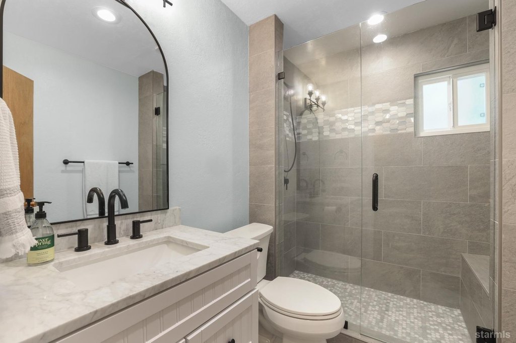 South Lake Tahoe, California, 96150, United States, 3 Bedrooms Bedrooms, ,2 BathroomsBathrooms,Residential,Forsale,1886457