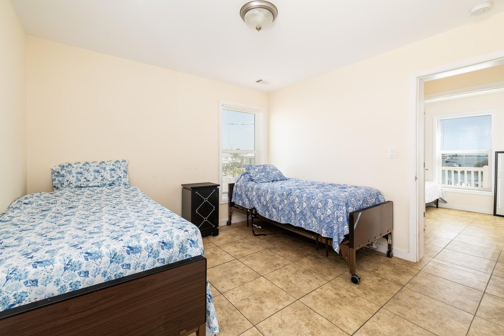 MARATHON, Florida, 33050, United States, 6 Bedrooms Bedrooms, ,4 BathroomsBathrooms,Residential,Forsale,1927577