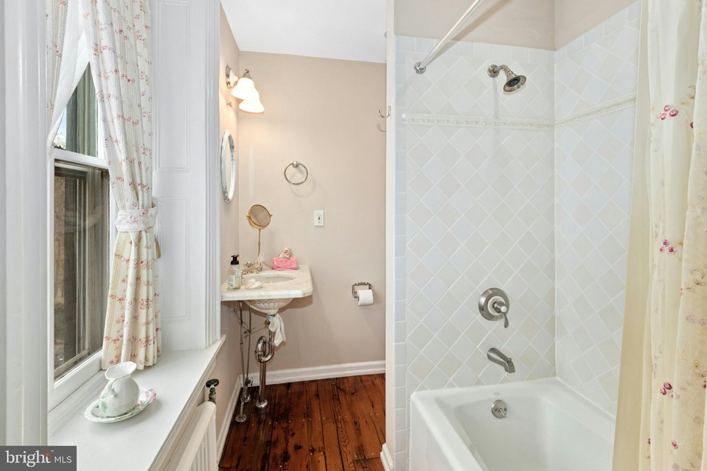 QUAKERTOWN, Pennsylvania, 18951, United States, 6 Bedrooms Bedrooms, ,4.5 BathroomsBathrooms,Residential,Forsale,1929511