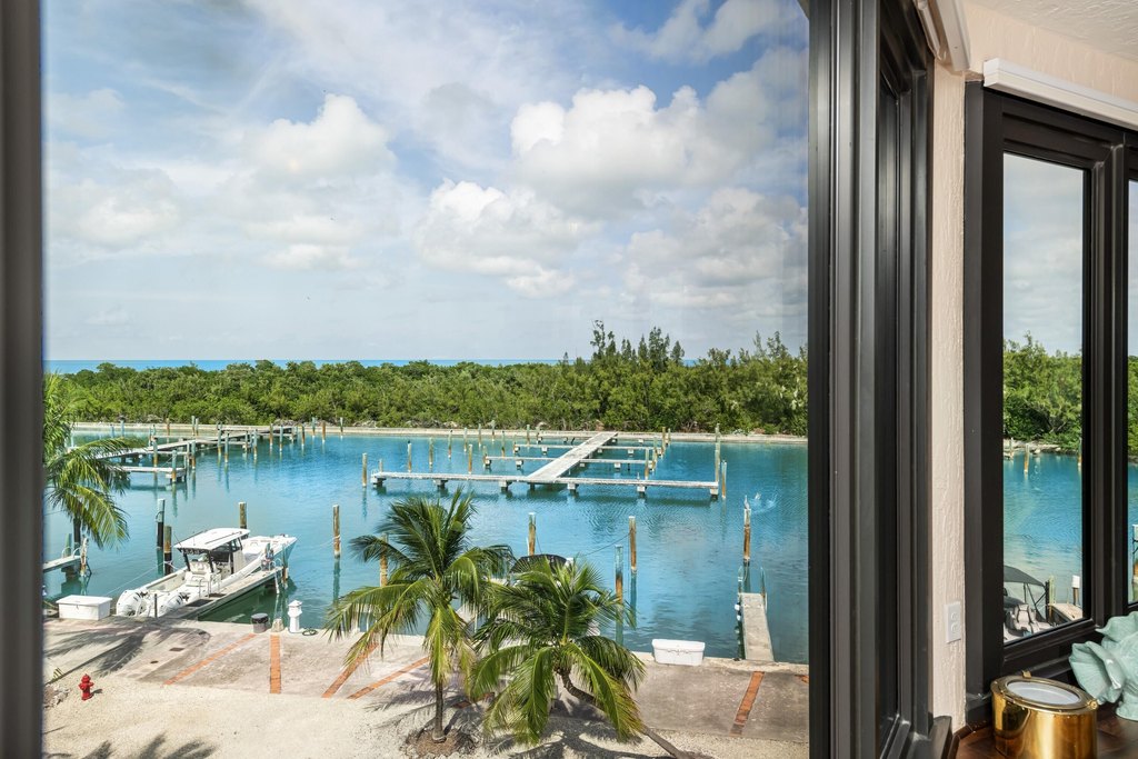 MARATHON, Florida, 33050, United States, 2 Bedrooms Bedrooms, ,2 BathroomsBathrooms,Residential,Forsale,1903970