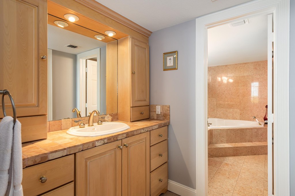 MARATHON, Florida, 33050, United States, 2 Bedrooms Bedrooms, ,2 BathroomsBathrooms,Residential,Forsale,1903970