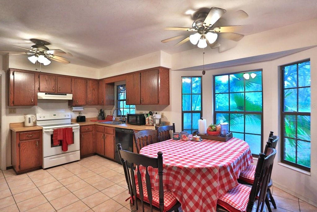 HAWTHORNE, Florida, 32640, United States, 4 Bedrooms Bedrooms, ,4 BathroomsBathrooms,Residential,Forsale,1903064