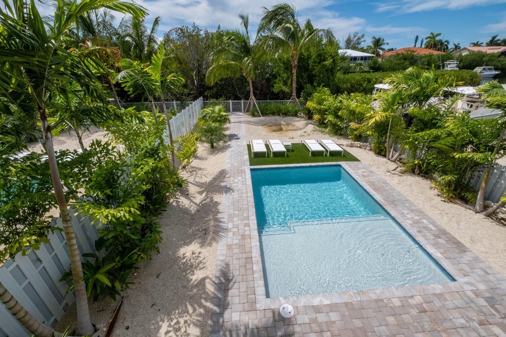 MARATHON, Florida, 33050, United States, 5 Bedrooms Bedrooms, ,4 BathroomsBathrooms,Residential,Forsale,2004364