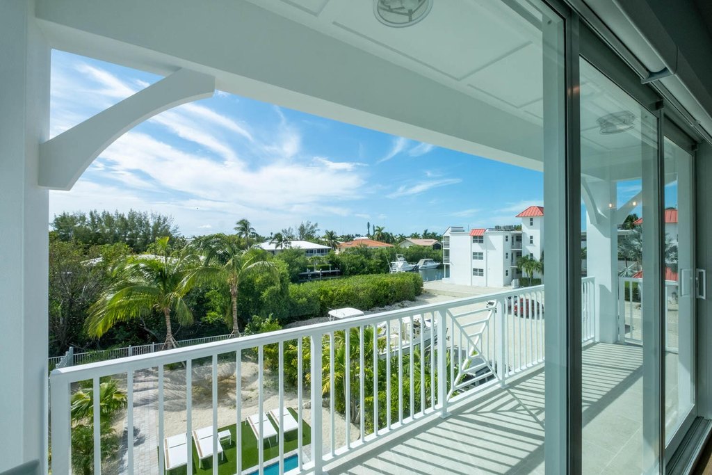 MARATHON, Florida, 33050, United States, 5 Bedrooms Bedrooms, ,4 BathroomsBathrooms,Residential,Forsale,2004364