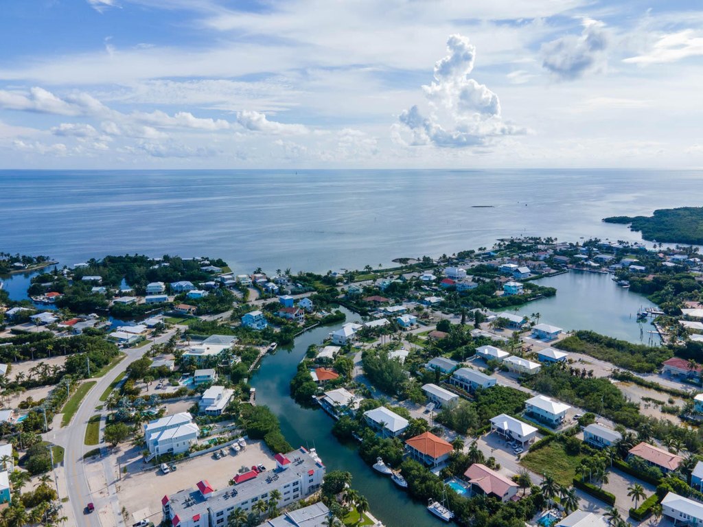 MARATHON, Florida, 33050, United States, 5 Bedrooms Bedrooms, ,4 BathroomsBathrooms,Residential,Forsale,2004364