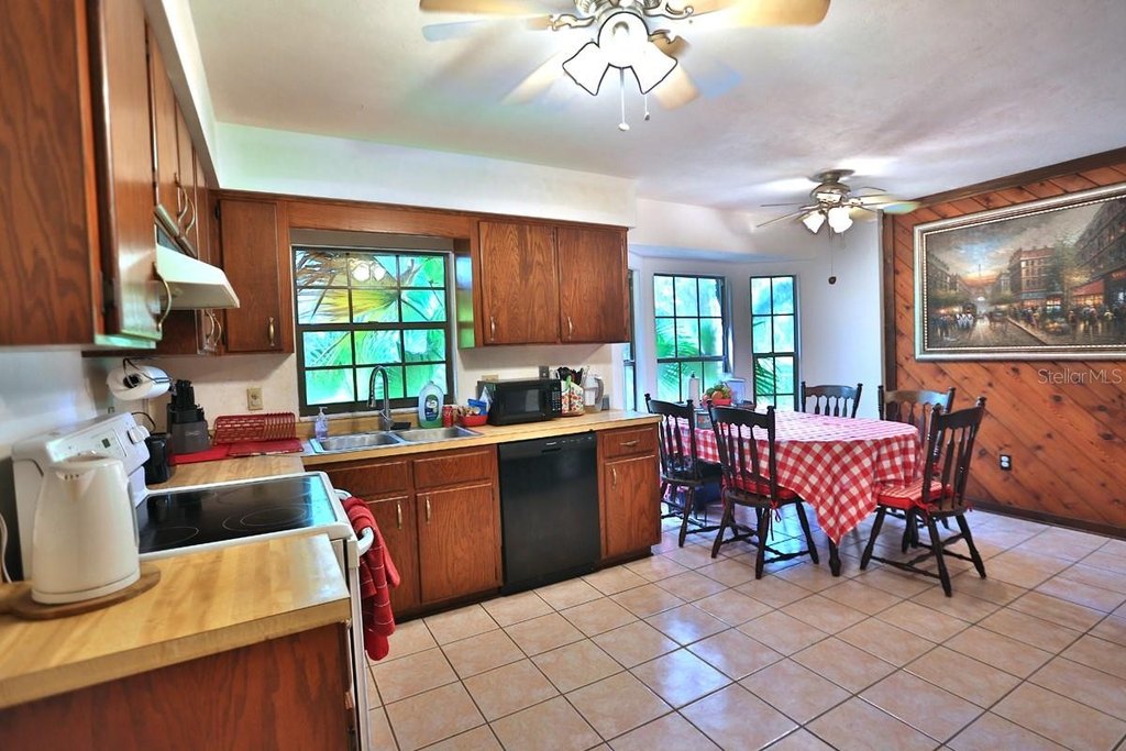 HAWTHORNE, Florida, 32640, United States, 4 Bedrooms Bedrooms, ,4 BathroomsBathrooms,Residential,Forsale,1903064
