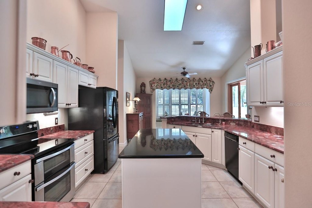OCALA, Florida, 34480, United States, 3 Bedrooms Bedrooms, ,3 BathroomsBathrooms,Residential,Forsale,1903062