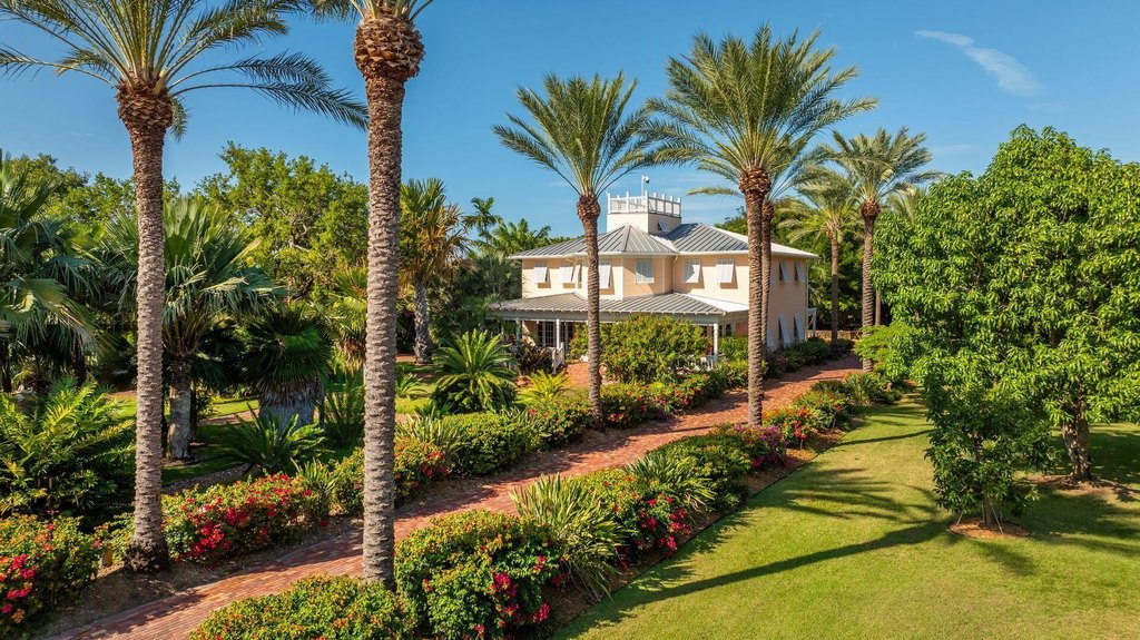 MARATHON, Florida, 33050, United States, 5 Bedrooms Bedrooms, ,6.5 BathroomsBathrooms,Residential,Forsale,2004344