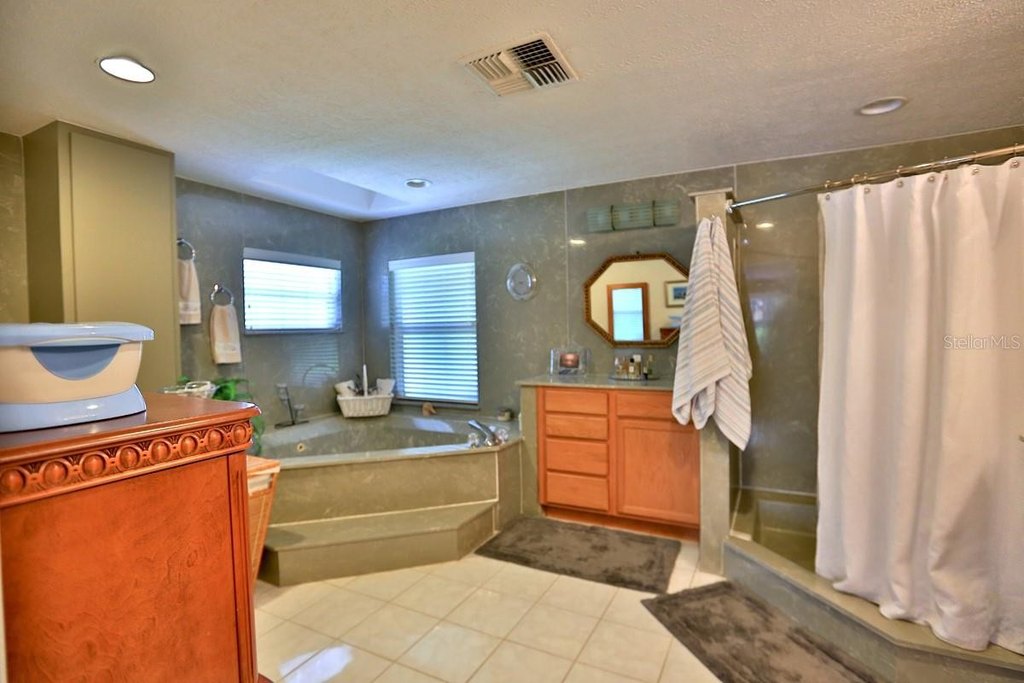 OCALA, Florida, 34471, United States, 3 Bedrooms Bedrooms, ,3 BathroomsBathrooms,Residential,Forsale,1905400