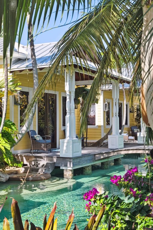 MARATHON, Florida, 33050, United States, 5 Bedrooms Bedrooms, ,6.5 BathroomsBathrooms,Residential,Forsale,2004344