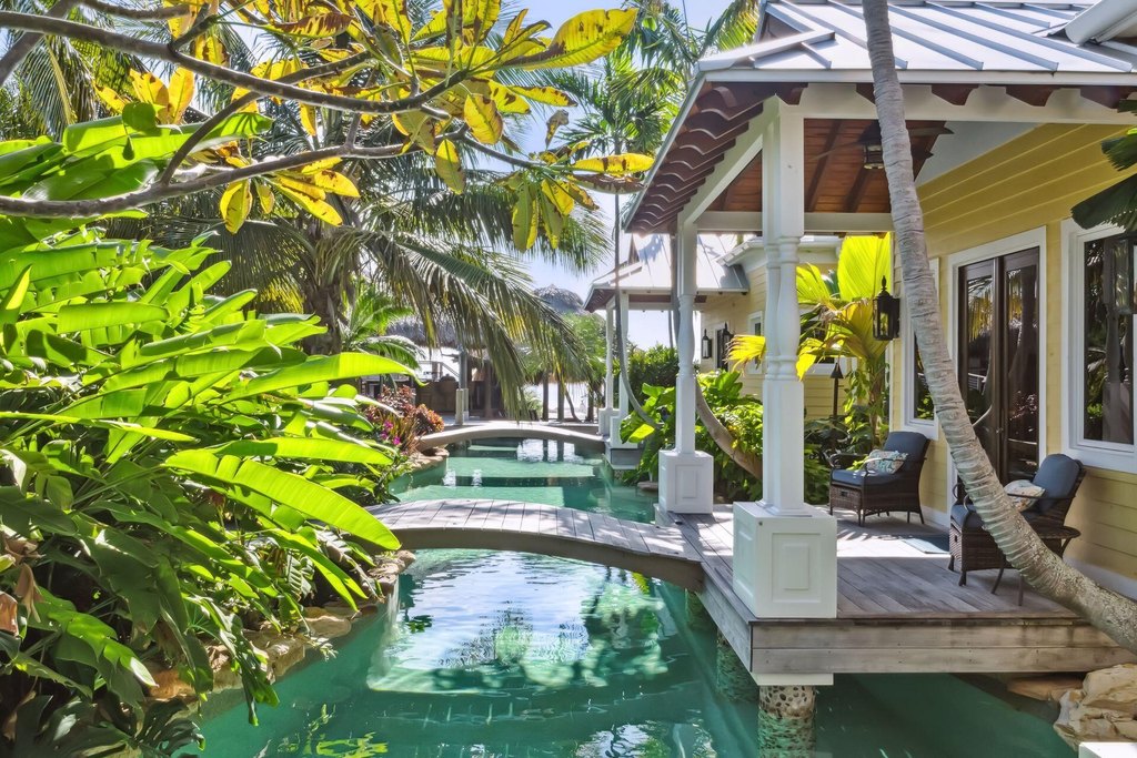 MARATHON, Florida, 33050, United States, 5 Bedrooms Bedrooms, ,6.5 BathroomsBathrooms,Residential,Forsale,2004344