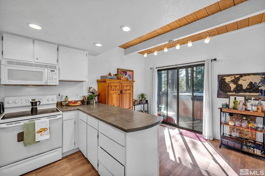 Stateline, Nevada, 89449, United States, 3 Bedrooms Bedrooms, ,2 BathroomsBathrooms,Residential,Forsale,1920145