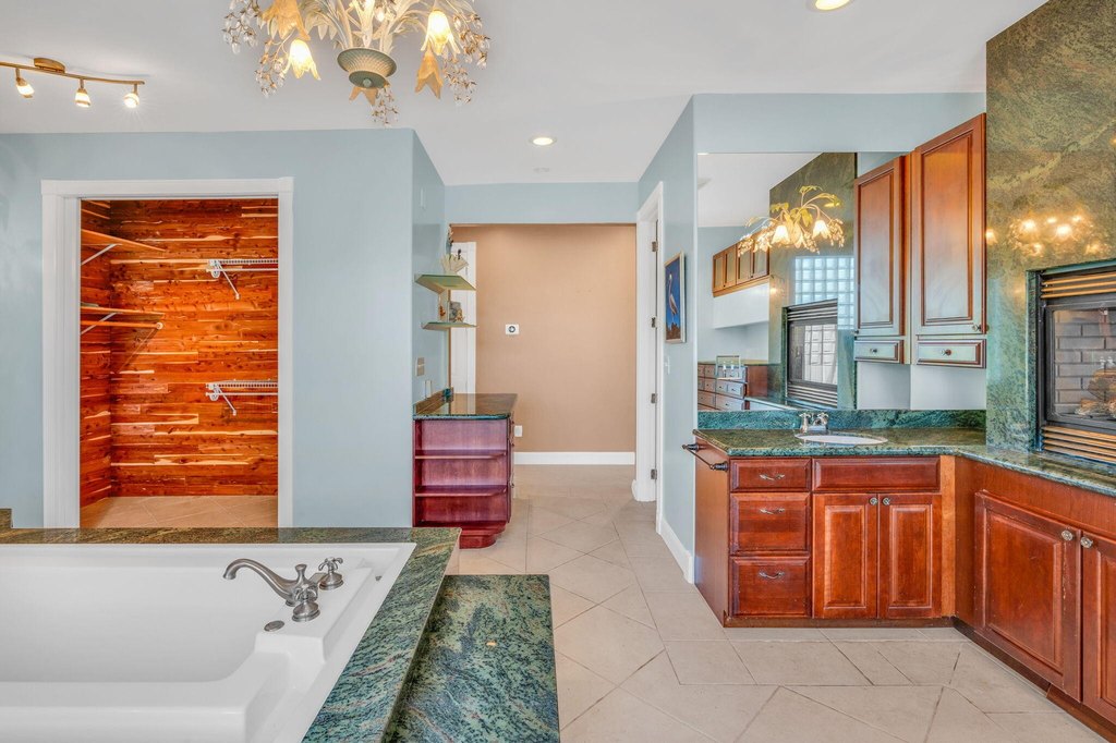 MARATHON, Florida, 33050, United States, 3 Bedrooms Bedrooms, ,4.5 BathroomsBathrooms,Residential,Forsale,1968275