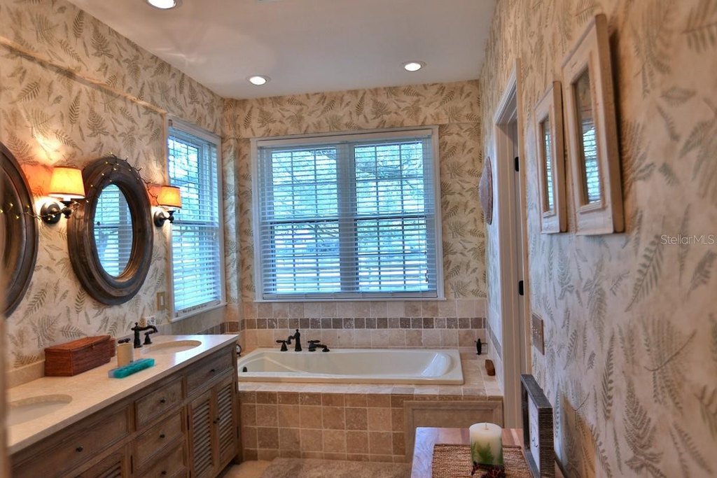 OXFORD, Florida, 34484, United States, 4 Bedrooms Bedrooms, ,4 BathroomsBathrooms,Residential,Forsale,2010930