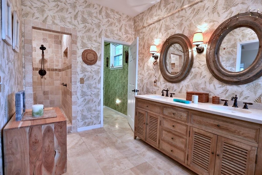 OXFORD, Florida, 34484, United States, 4 Bedrooms Bedrooms, ,4 BathroomsBathrooms,Residential,Forsale,2010930