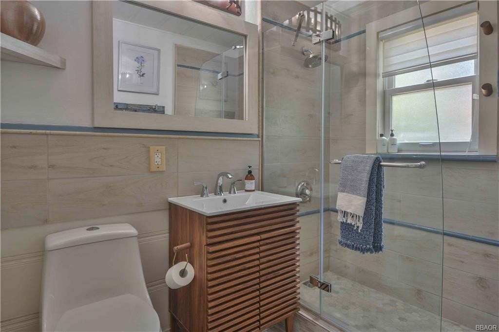 Lake Arrowhead, California, 92352, United States, 2 Bedrooms Bedrooms, ,2 BathroomsBathrooms,Residential,Forsale,1886279