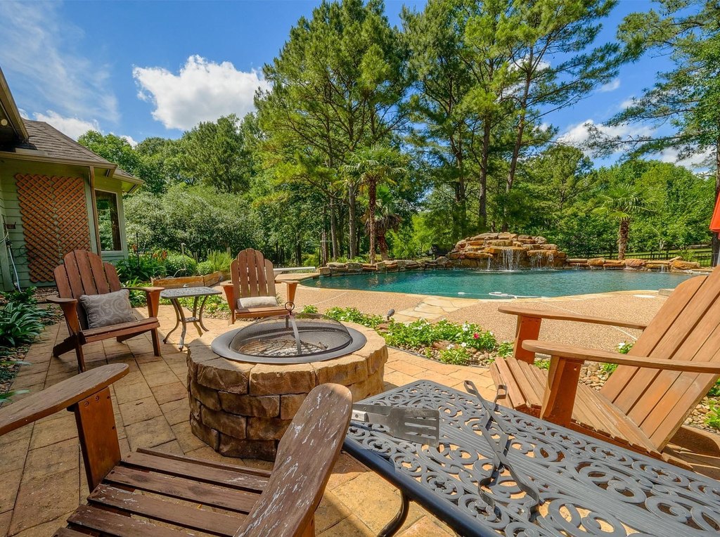 Montgomery, Texas, 77356, United States, 4 Bedrooms Bedrooms, ,4.5 BathroomsBathrooms,Residential,Forsale,1953070