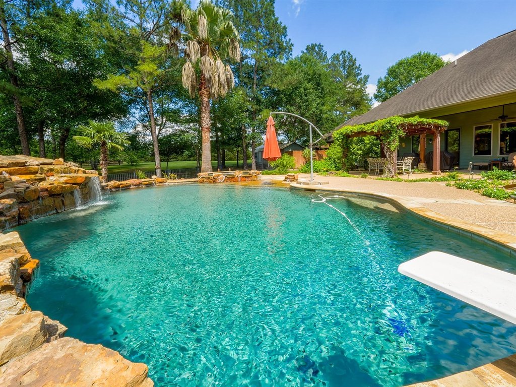 Montgomery, Texas, 77356, United States, 4 Bedrooms Bedrooms, ,4.5 BathroomsBathrooms,Residential,Forsale,1953070