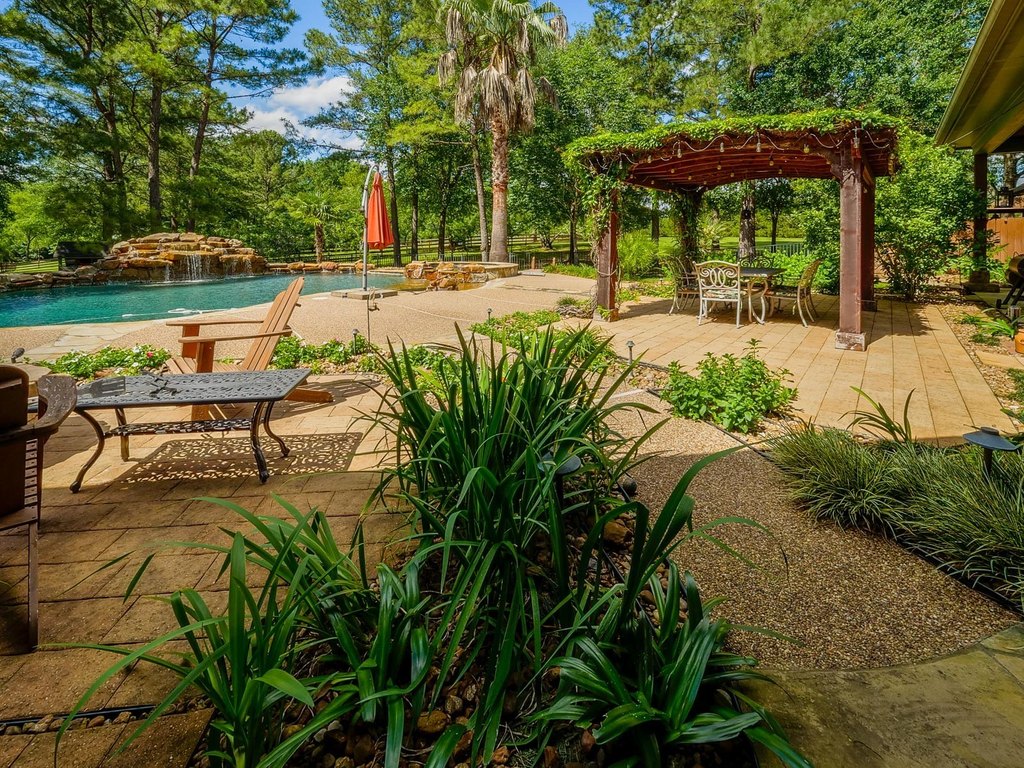 Montgomery, Texas, 77356, United States, 4 Bedrooms Bedrooms, ,4.5 BathroomsBathrooms,Residential,Forsale,1953070