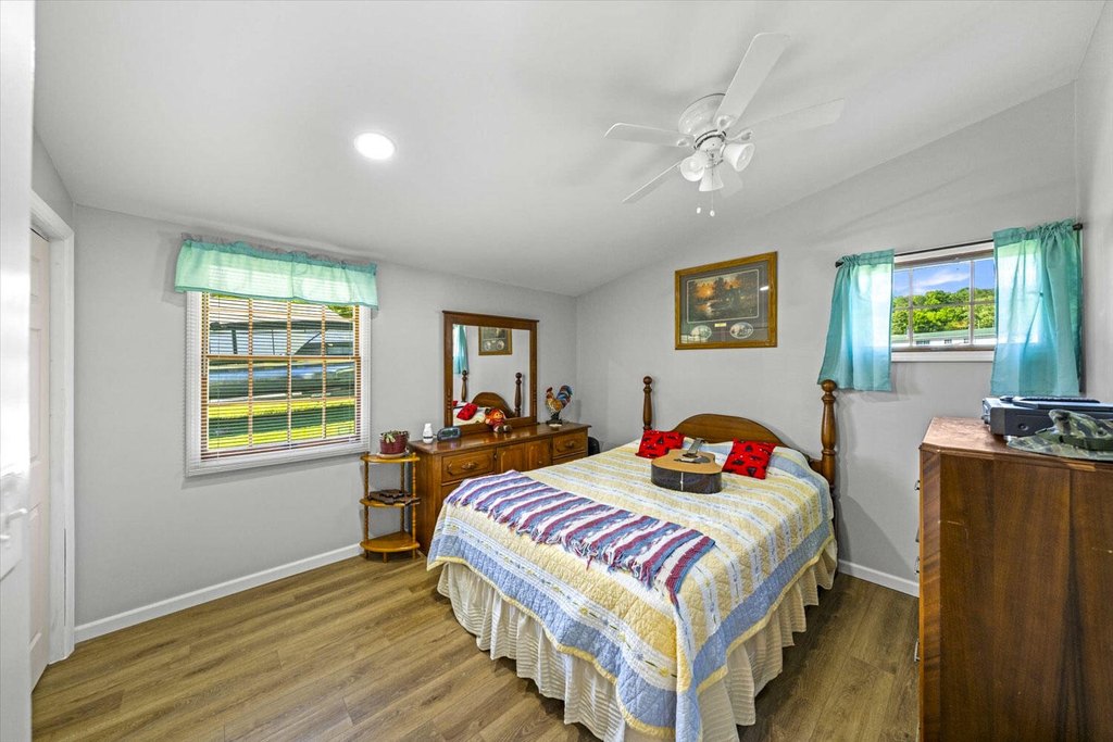 Dandridge, Tennessee, 37725, United States, 3 Bedrooms Bedrooms, ,2 BathroomsBathrooms,Residential,Forsale,1884062