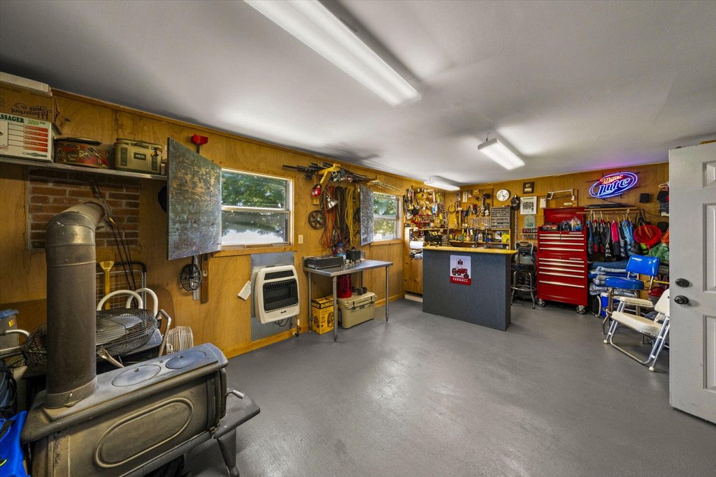 Dandridge, Tennessee, 37725, United States, 3 Bedrooms Bedrooms, ,2 BathroomsBathrooms,Residential,Forsale,1884062