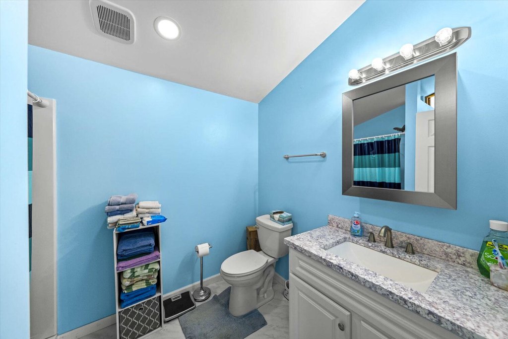 Dandridge, Tennessee, 37725, United States, 3 Bedrooms Bedrooms, ,2 BathroomsBathrooms,Residential,Forsale,1884062