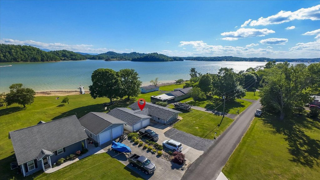 Dandridge, Tennessee, 37725, United States, 3 Bedrooms Bedrooms, ,2 BathroomsBathrooms,Residential,Forsale,1884062