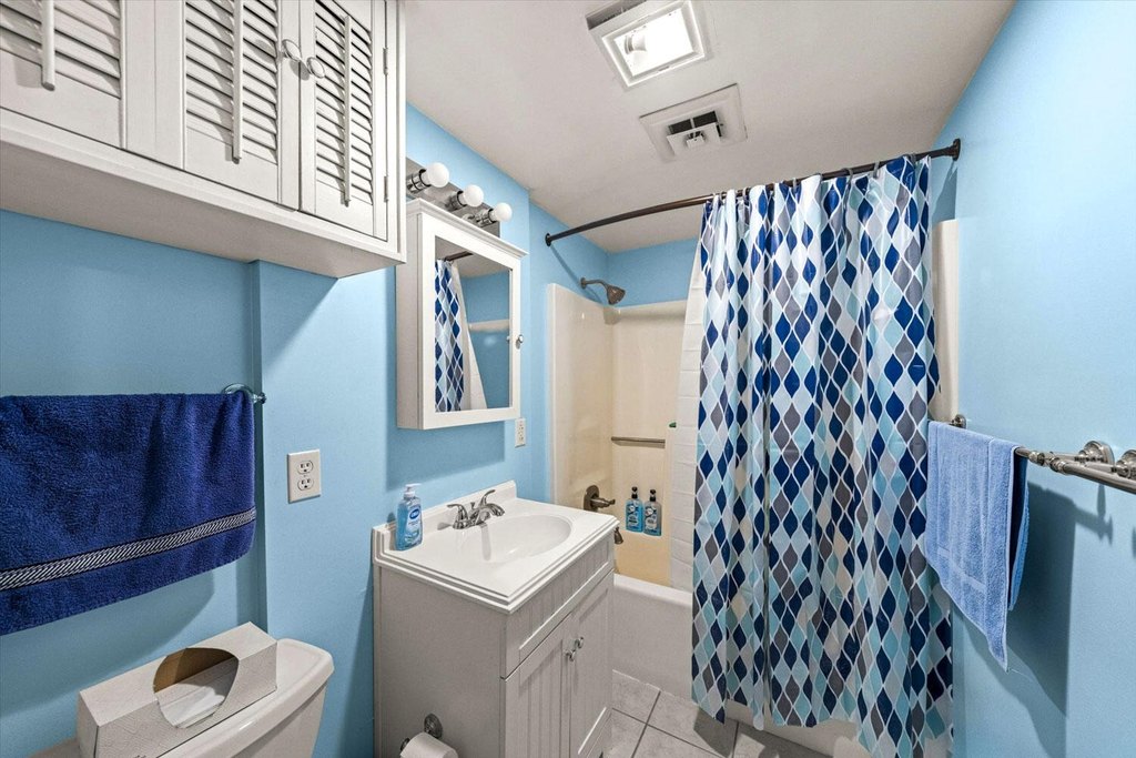 Dandridge, Tennessee, 37725, United States, 3 Bedrooms Bedrooms, ,2 BathroomsBathrooms,Residential,Forsale,1884062