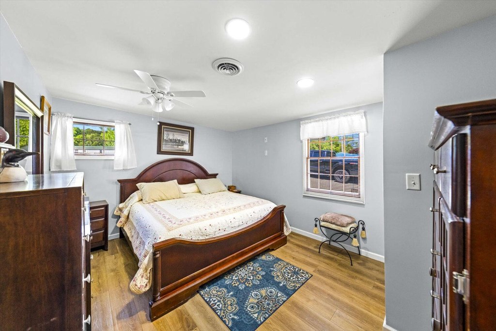 Dandridge, Tennessee, 37725, United States, 3 Bedrooms Bedrooms, ,2 BathroomsBathrooms,Residential,Forsale,1884062