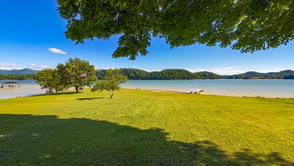 Dandridge, Tennessee, 37725, United States, 3 Bedrooms Bedrooms, ,2 BathroomsBathrooms,Residential,Forsale,1884062