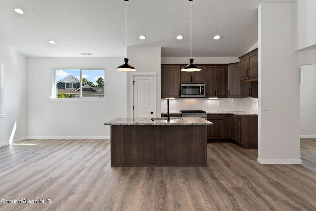 Coeur d'Alene, Idaho, 83815, United States, 2 Bedrooms Bedrooms, ,2 BathroomsBathrooms,Residential,Forsale,1913885