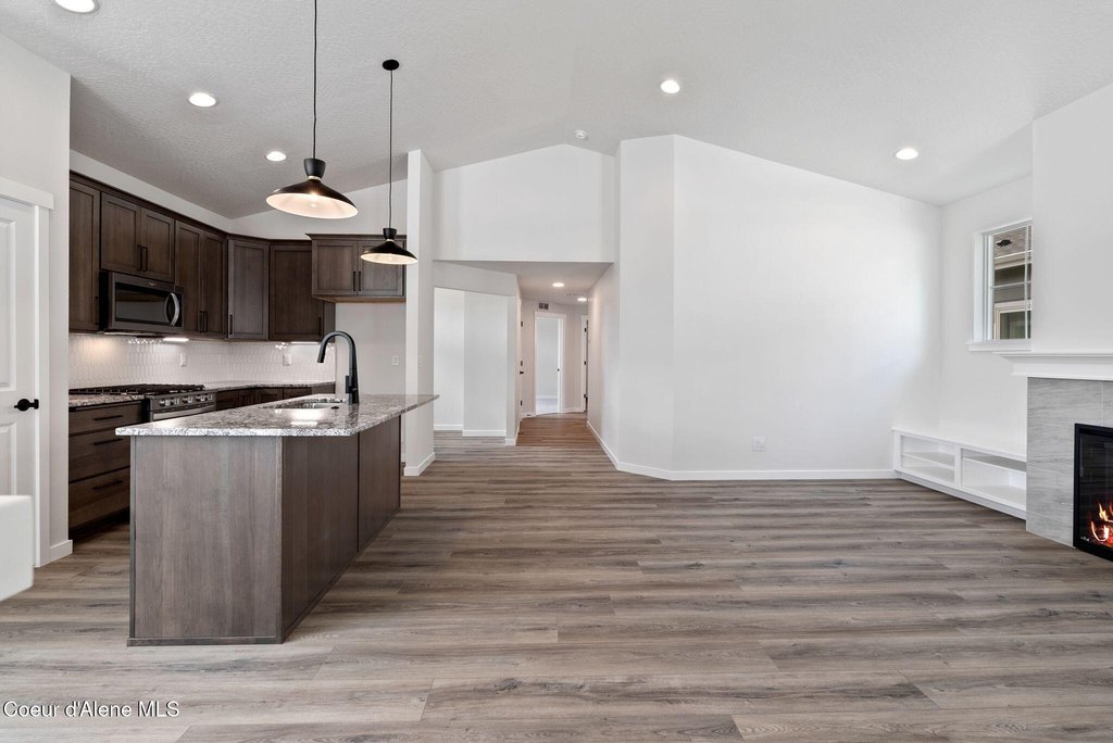 Coeur d'Alene, Idaho, 83815, United States, 2 Bedrooms Bedrooms, ,2 BathroomsBathrooms,Residential,Forsale,1913885