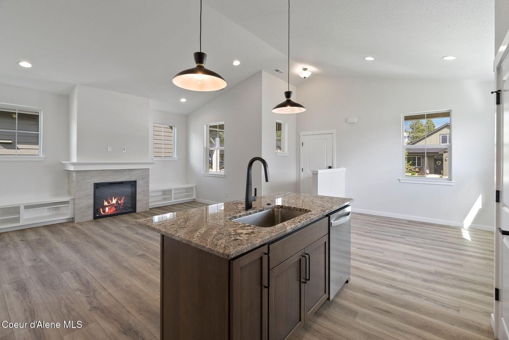 Coeur d'Alene, Idaho, 83815, United States, 2 Bedrooms Bedrooms, ,2 BathroomsBathrooms,Residential,Forsale,1913885