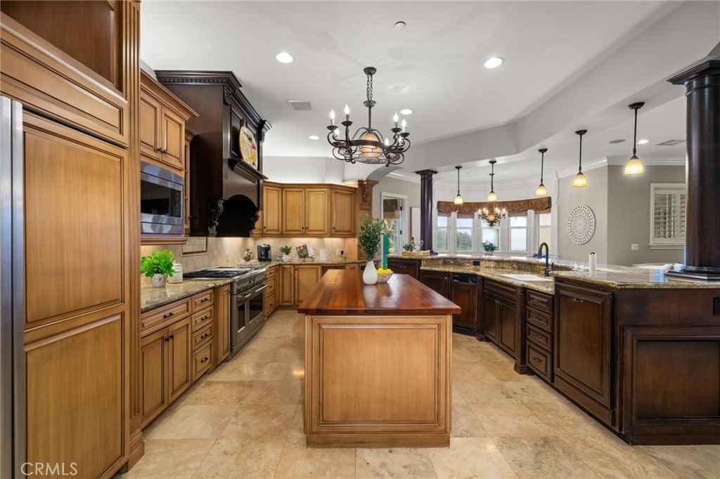 Upland, California, 91784, United States, 6 Bedrooms Bedrooms, ,6.5 BathroomsBathrooms,Residential,Forsale,1883914