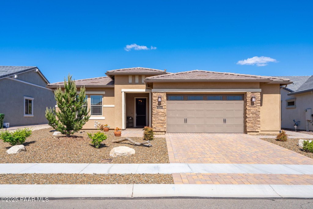 Prescott, Arizona, 86301, United States, 2 Bedrooms Bedrooms, ,2 BathroomsBathrooms,Residential,Forsale,1883972