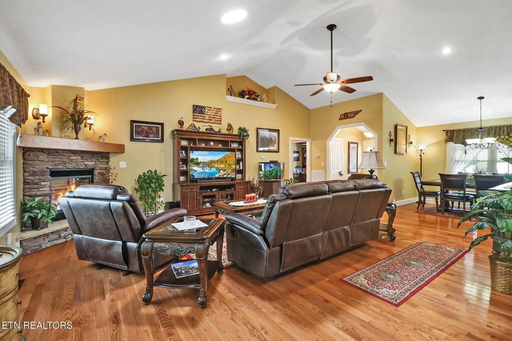 Fairfield Glade, Tennessee, 38558, United States, 3 Bedrooms Bedrooms, ,2 BathroomsBathrooms,Residential,Forsale,1907875