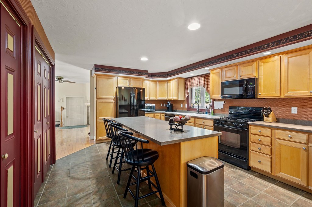 Meredith, New Hampshire, 03253, United States, 4 Bedrooms Bedrooms, ,3.5 BathroomsBathrooms,Residential,Forsale,2010611