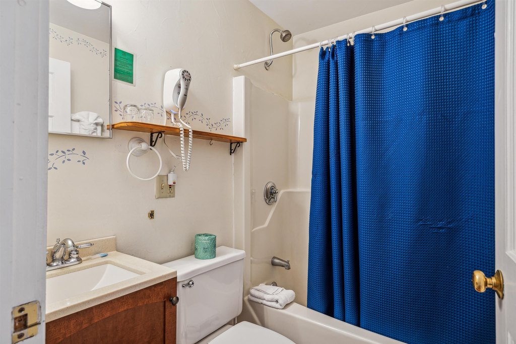 Lyme, New Hampshire, 03768, United States, 22 Bedrooms Bedrooms, ,18.5 BathroomsBathrooms,Residential,Forsale,1999513