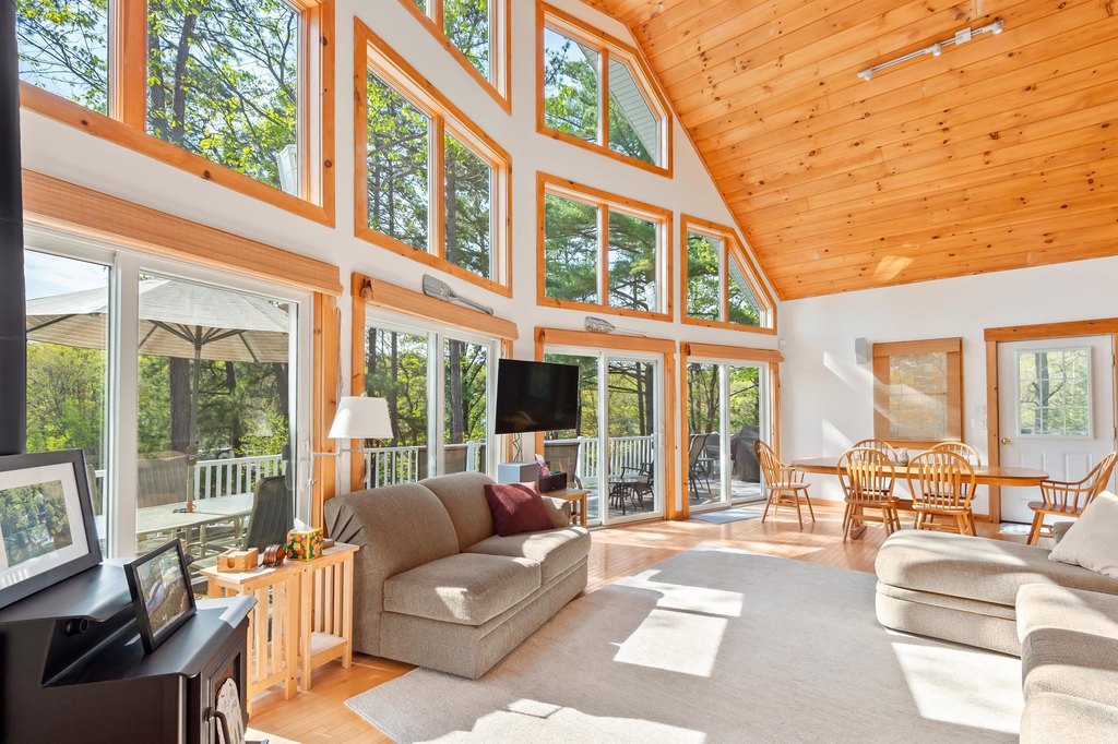 Ossipee, New Hampshire, 03814, United States, 2 Bedrooms Bedrooms, ,2.5 BathroomsBathrooms,Residential,Forsale,1933946