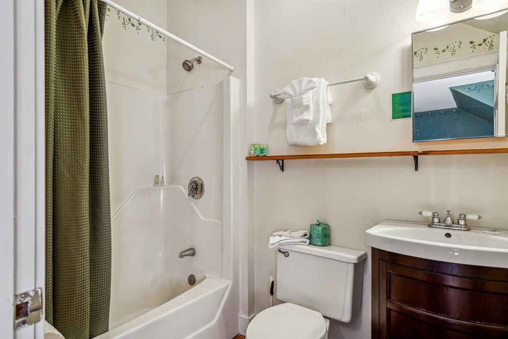 Lyme, New Hampshire, 03768, United States, 22 Bedrooms Bedrooms, ,18.5 BathroomsBathrooms,Residential,Forsale,1999513