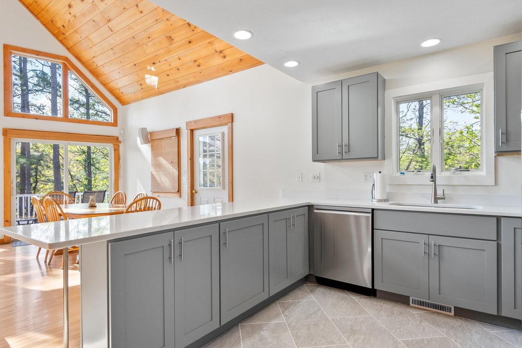 Ossipee, New Hampshire, 03814, United States, 2 Bedrooms Bedrooms, ,2.5 BathroomsBathrooms,Residential,Forsale,1933946