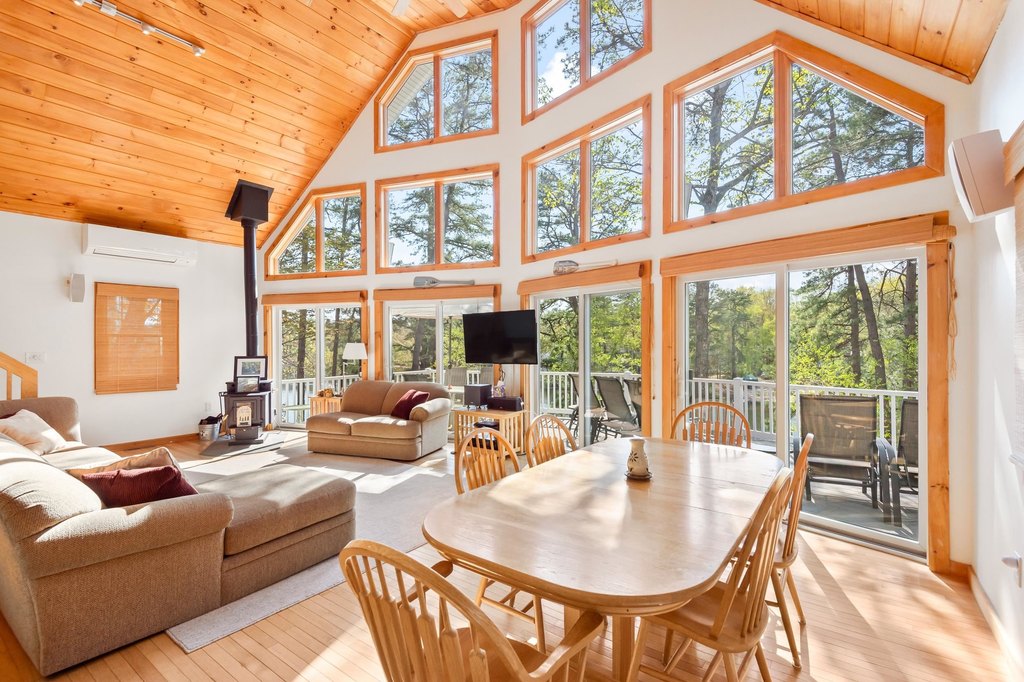Ossipee, New Hampshire, 03814, United States, 2 Bedrooms Bedrooms, ,2.5 BathroomsBathrooms,Residential,Forsale,1933946