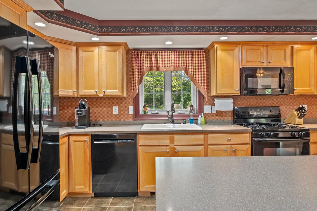 Meredith, New Hampshire, 03253, United States, 4 Bedrooms Bedrooms, ,3.5 BathroomsBathrooms,Residential,Forsale,2010611