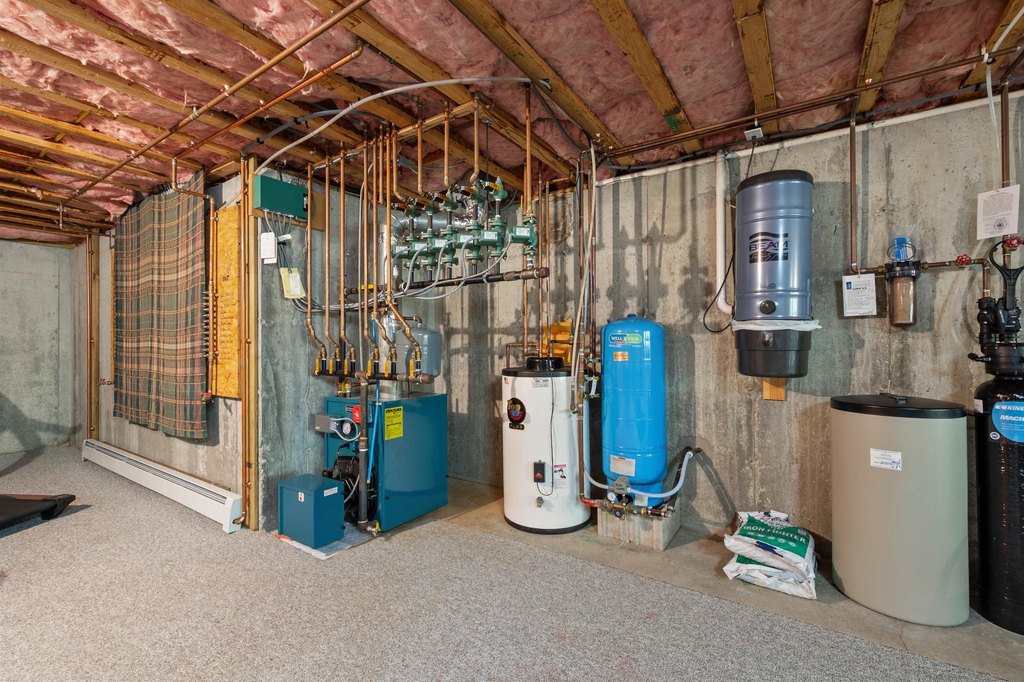 Meredith, New Hampshire, 03253, United States, 4 Bedrooms Bedrooms, ,3.5 BathroomsBathrooms,Residential,Forsale,2010611