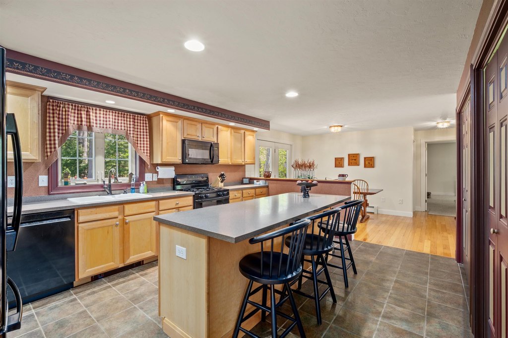 Meredith, New Hampshire, 03253, United States, 4 Bedrooms Bedrooms, ,3.5 BathroomsBathrooms,Residential,Forsale,2010611