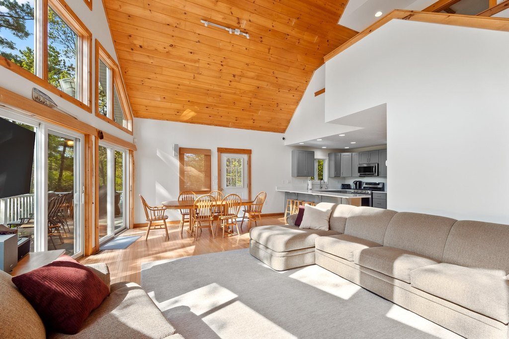 Ossipee, New Hampshire, 03814, United States, 2 Bedrooms Bedrooms, ,2.5 BathroomsBathrooms,Residential,Forsale,1933946
