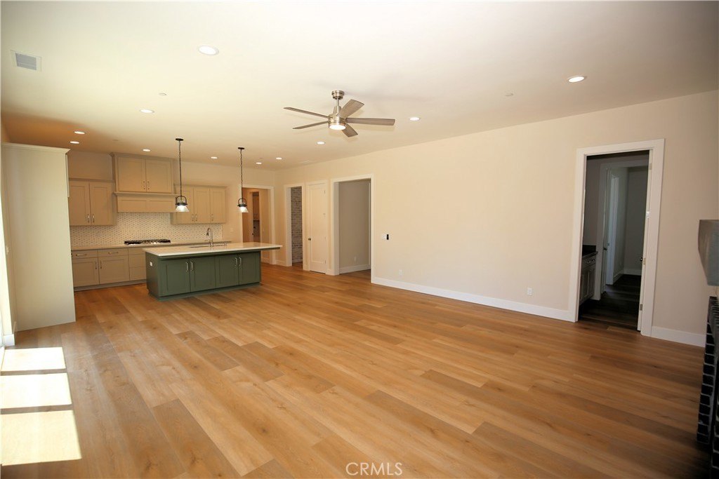 Paso Robles, California, 93446, United States, 4 Bedrooms Bedrooms, ,3.5 BathroomsBathrooms,Residential,Forsale,2009027