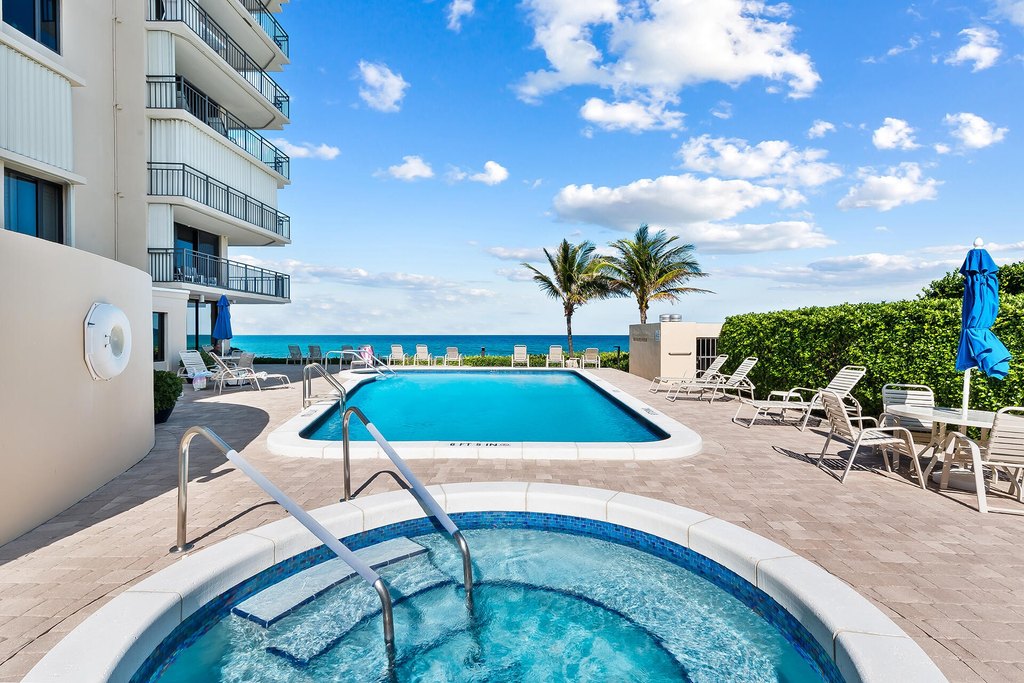 Highland Beach, Florida, 33487, United States, 2 Bedrooms Bedrooms, ,2 BathroomsBathrooms,Residential,Forsale,1886580