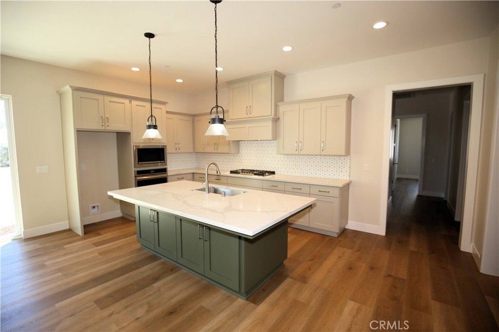 Paso Robles, California, 93446, United States, 4 Bedrooms Bedrooms, ,3.5 BathroomsBathrooms,Residential,Forsale,2009027